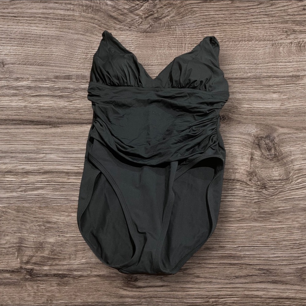 La Blanca Women’s One Piece Black Ruched Swimsuit Size 12